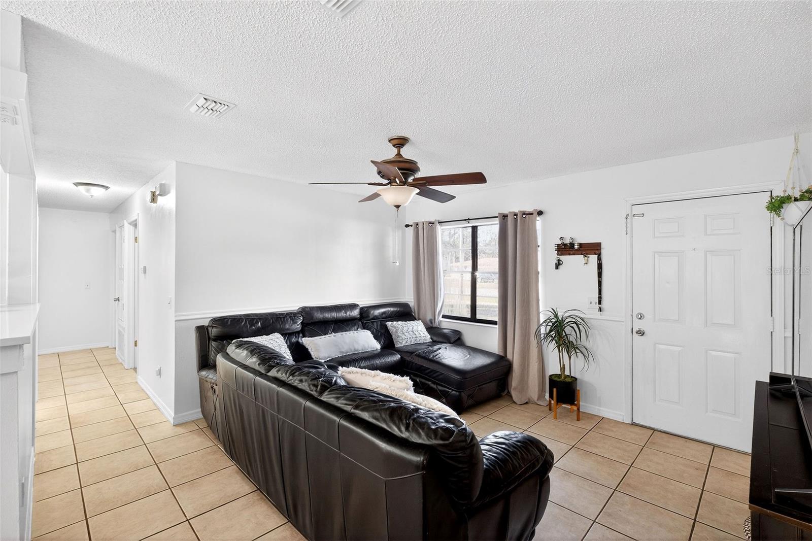 Image 4 of 33 For 1747 Bonneville Drive