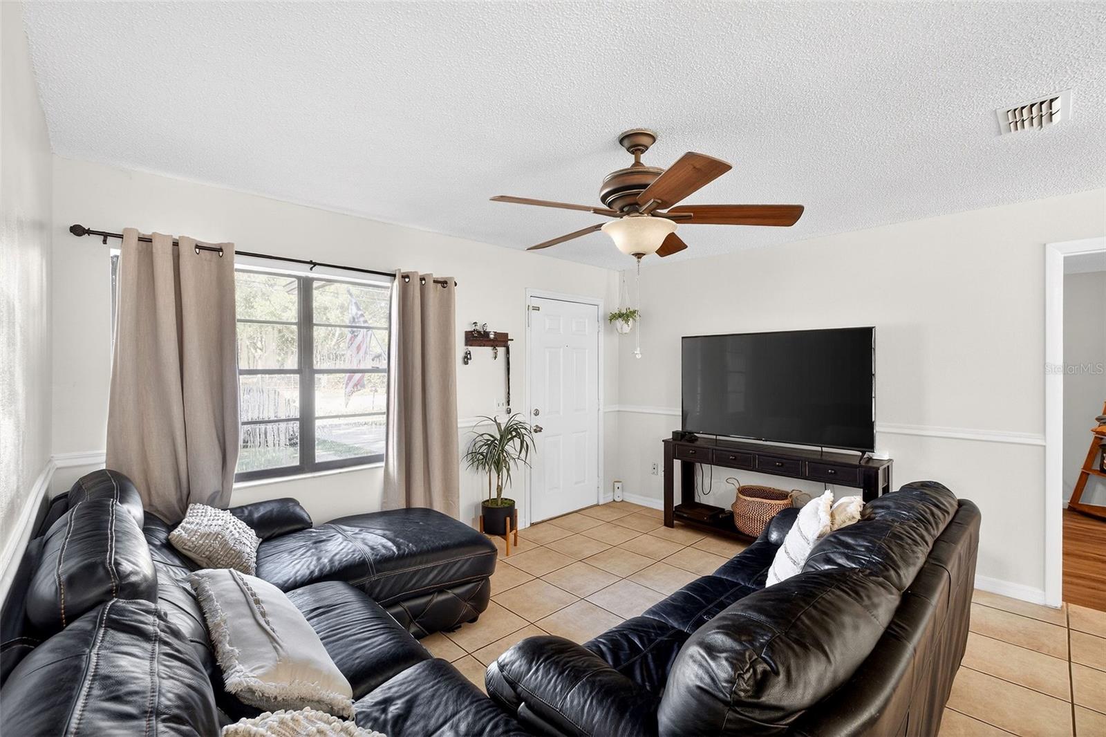 Image 5 of 33 For 1747 Bonneville Drive