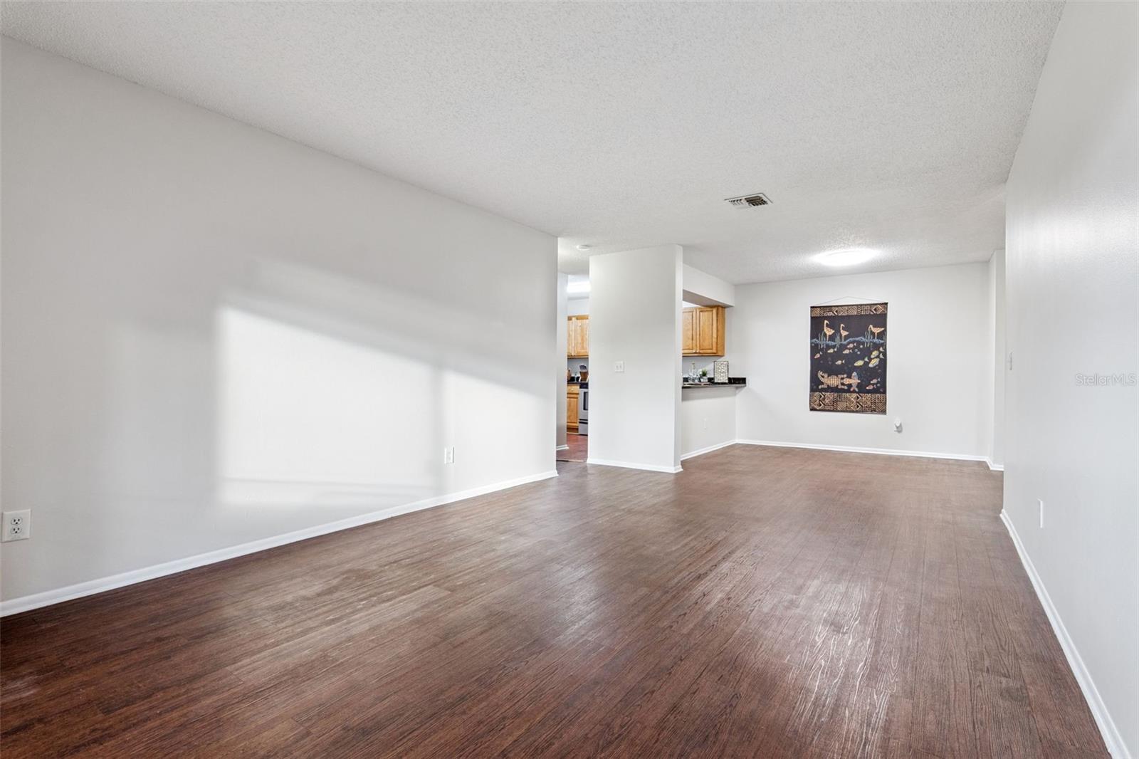 Image 11 of 29 For 644 Kenwick Circle 204