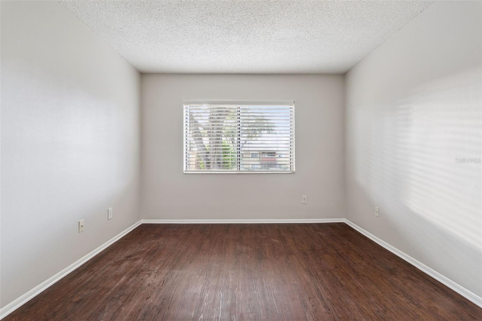 Image 16 of 29 For 644 Kenwick Circle 204