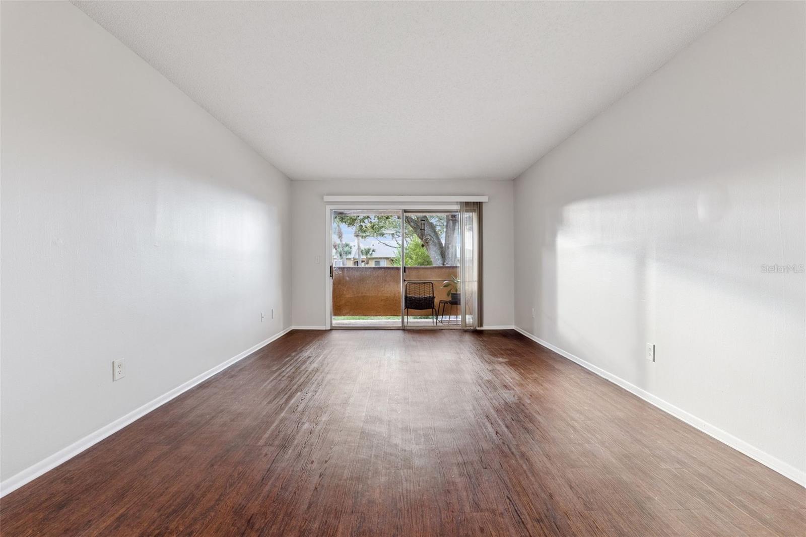 Image 8 of 29 For 644 Kenwick Circle 204