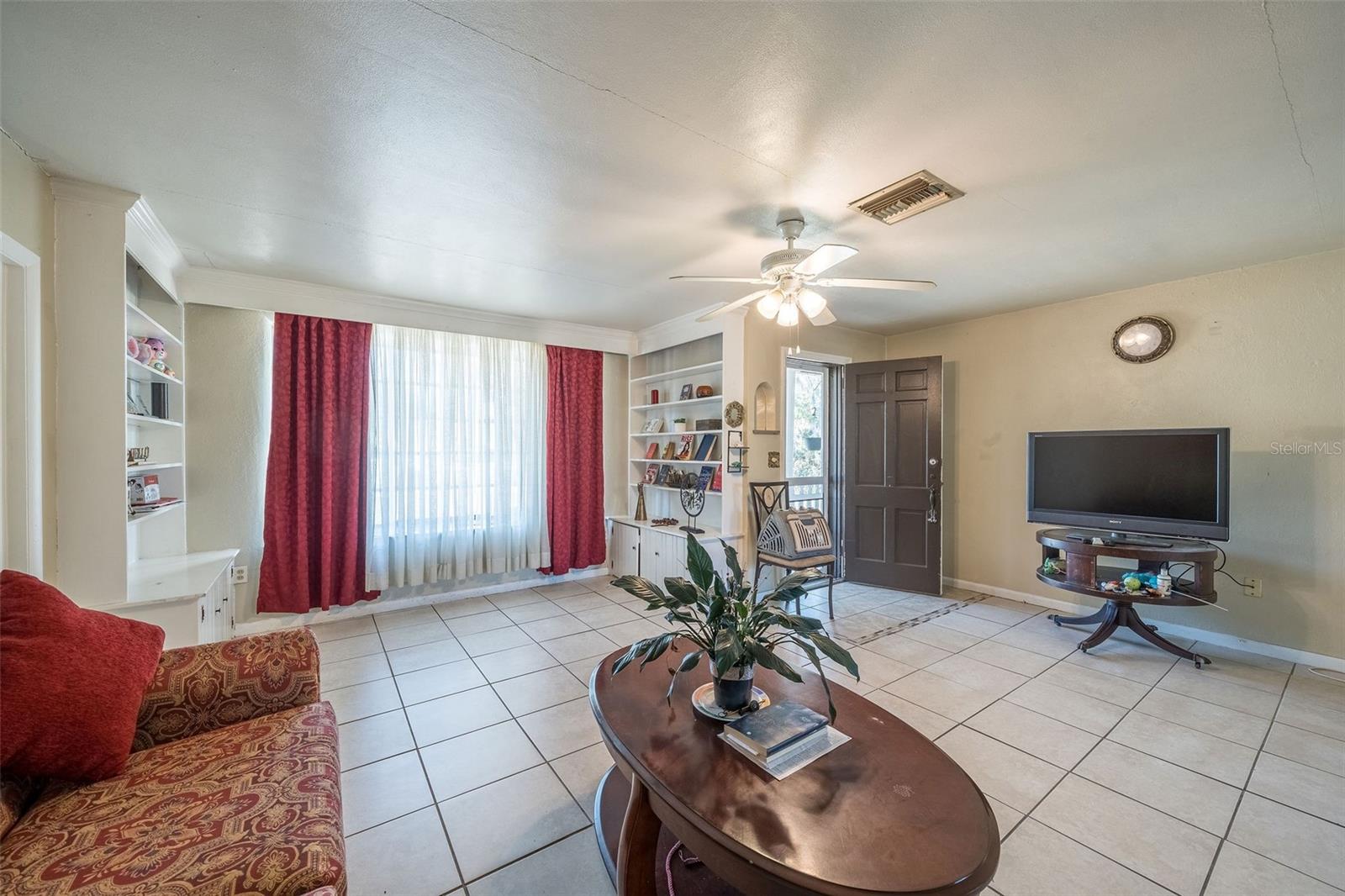 Image 18 of 41 For 708 Saint Clair Abrams Avenue