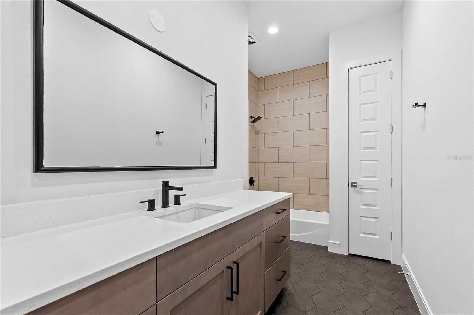 Image 32 of 51 For 6087 Fabers Oak Place