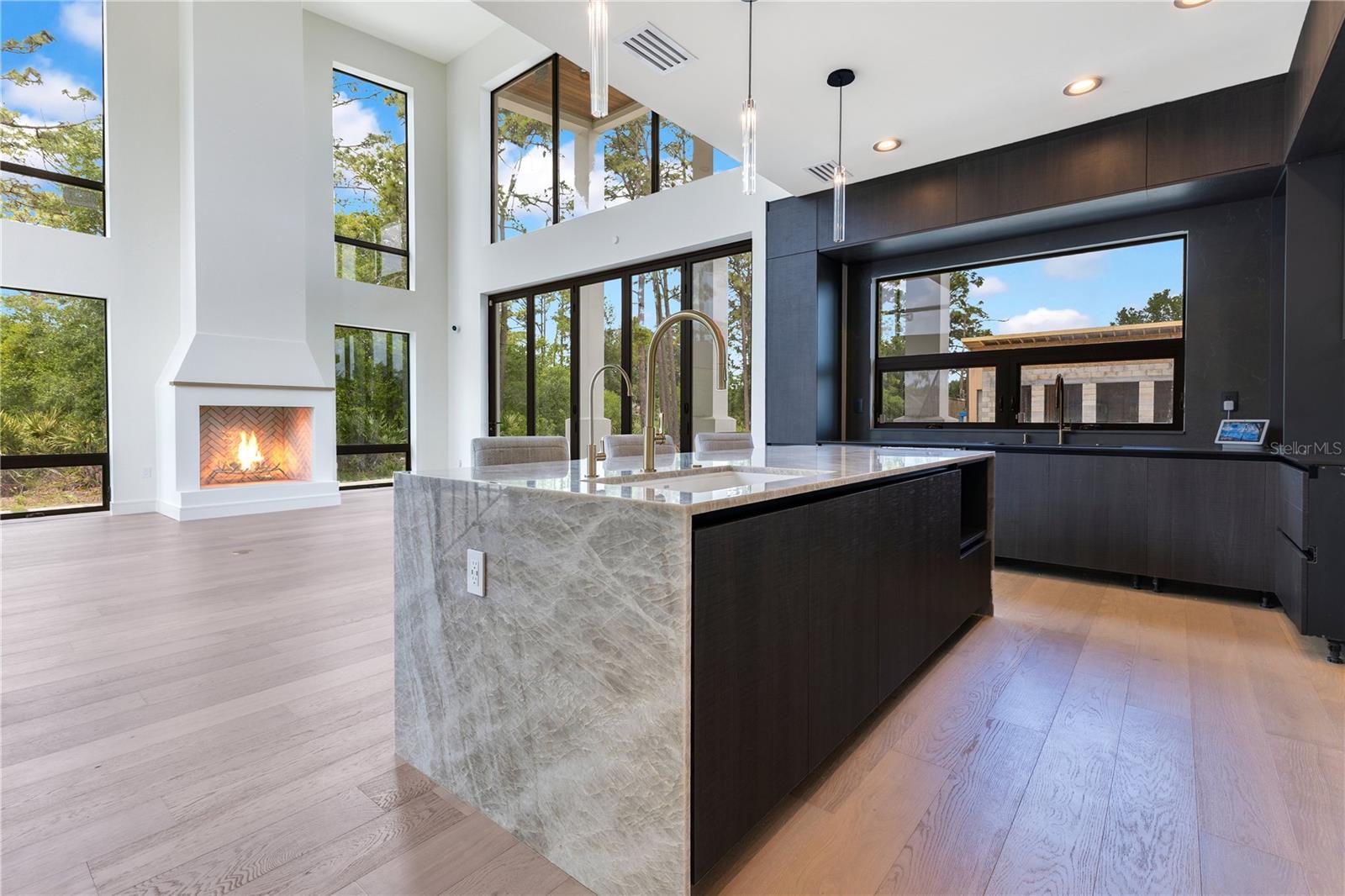 Image 13 of 39 For 19925 Quinella Street