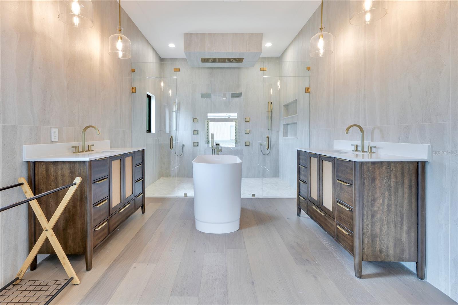 Image 17 of 39 For 19925 Quinella Street