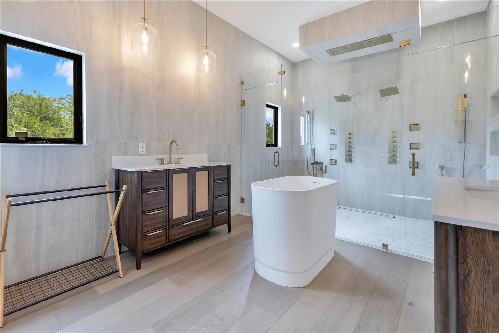 Image 18 of 39 For 19925 Quinella Street