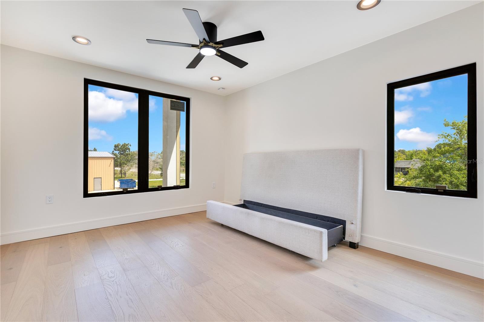 Image 24 of 39 For 19925 Quinella Street