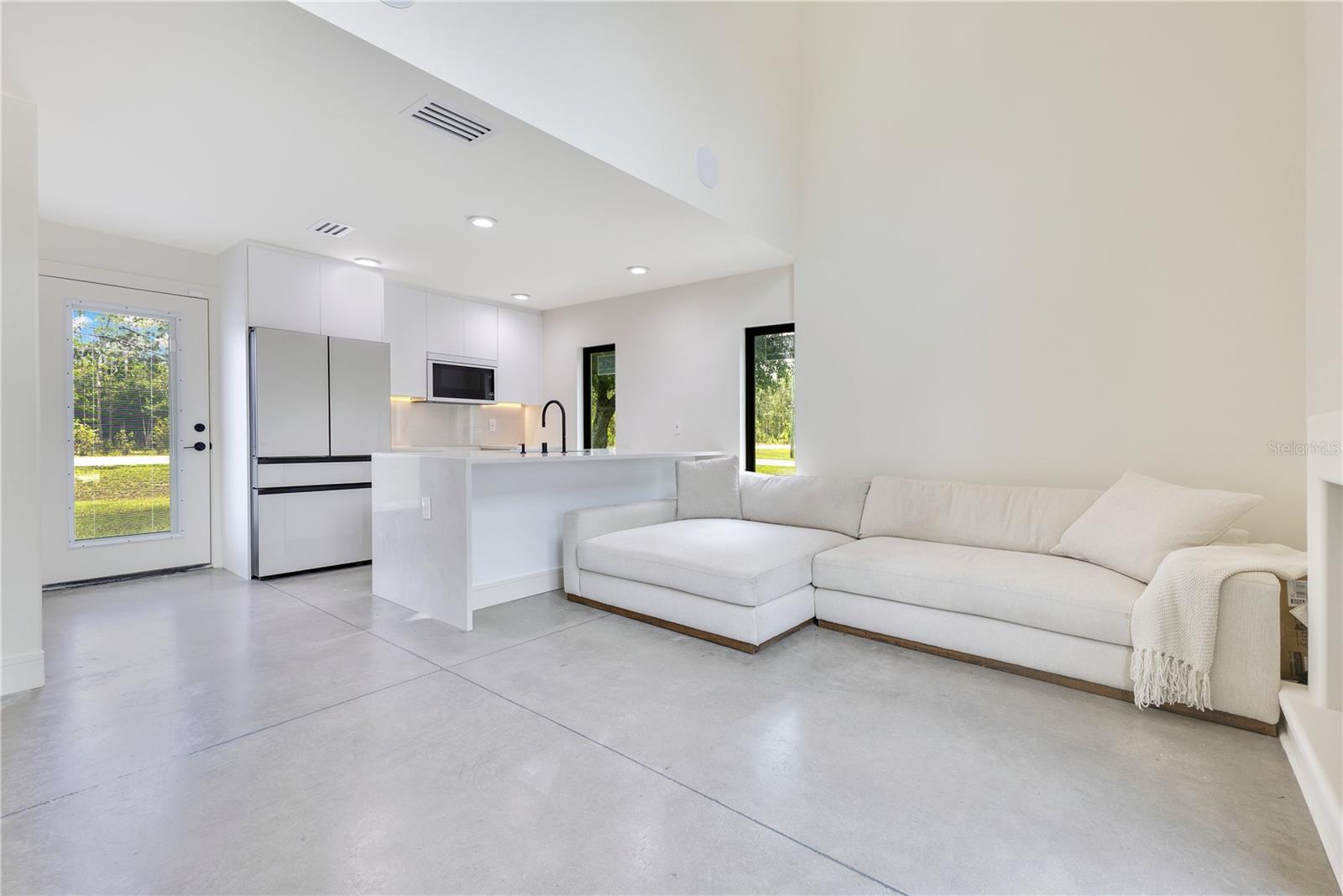 Image 31 of 39 For 19925 Quinella Street