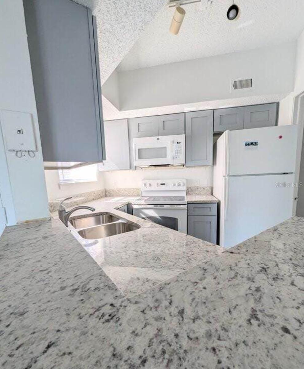 Image 3 of 7 For 1956 Lake Atriums Circle 144