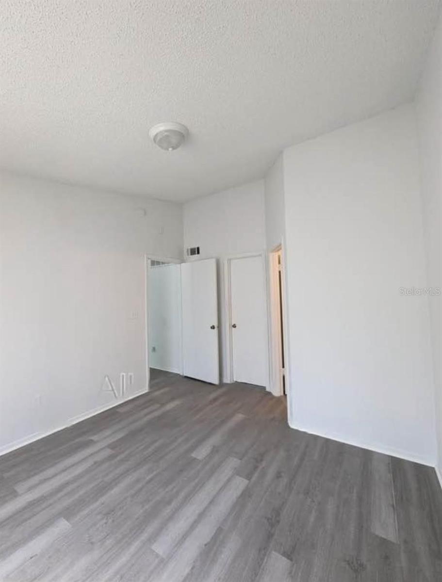 Image 4 of 7 For 1956 Lake Atriums Circle 144