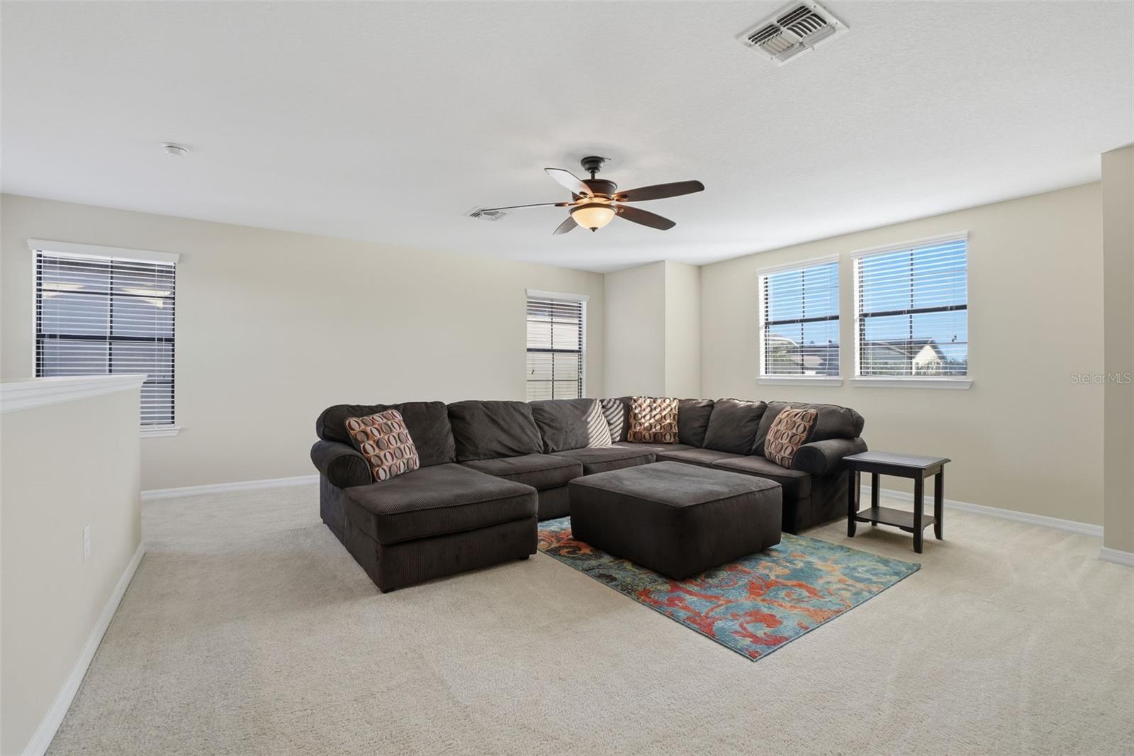 Image 28 of 48 For 1154 Fountain Coin Loop