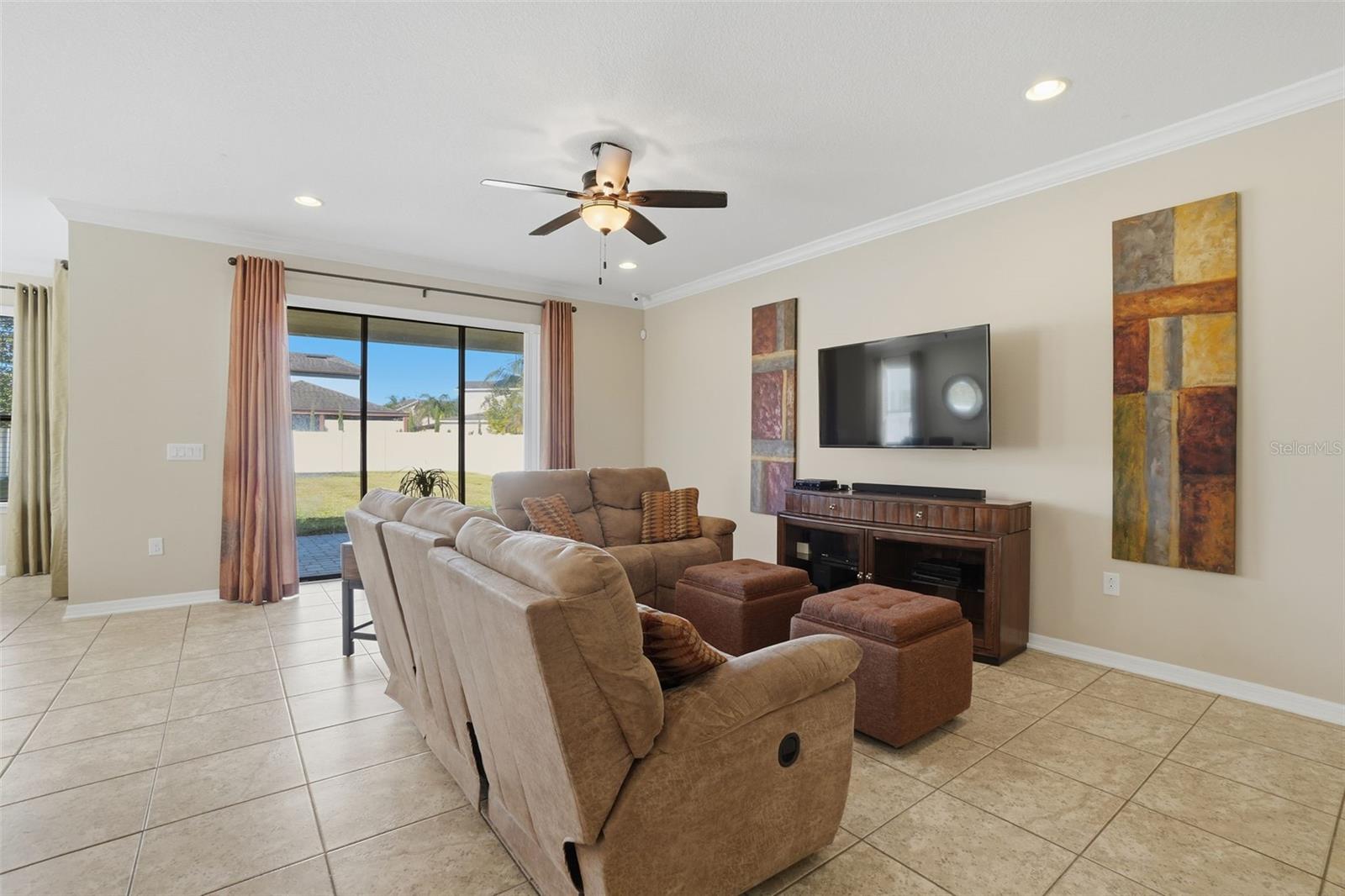 Image 5 of 48 For 1154 Fountain Coin Loop