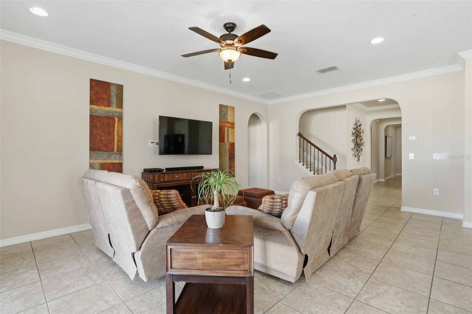 Image 6 of 48 For 1154 Fountain Coin Loop