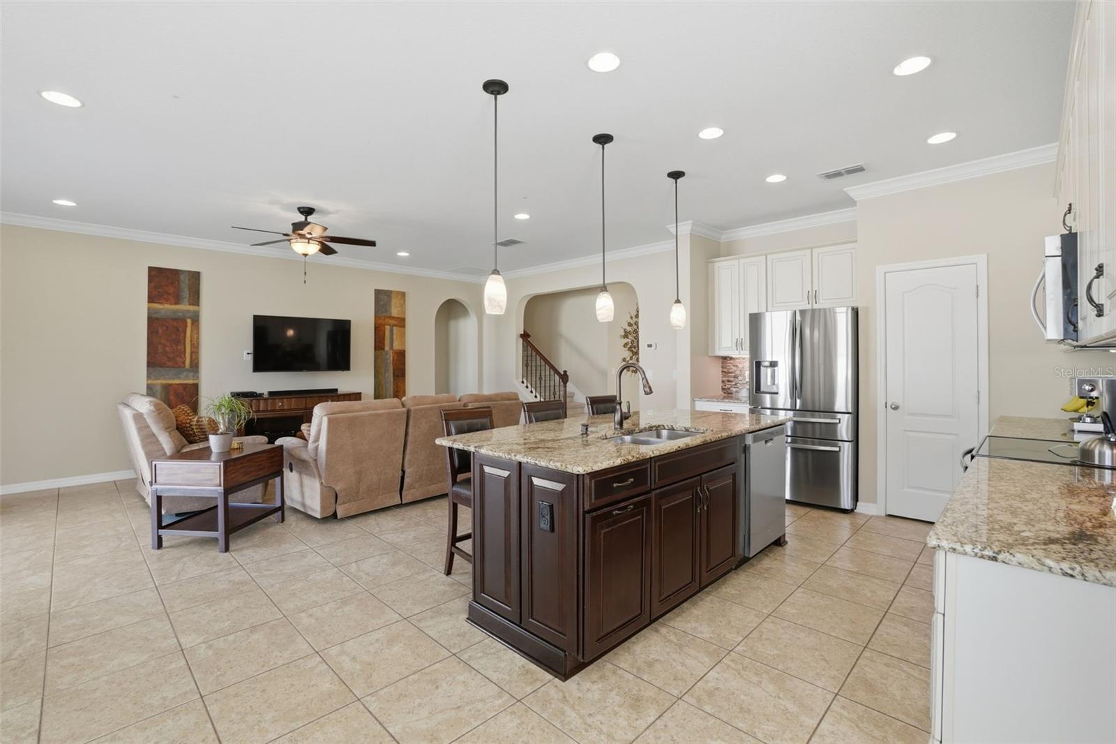 Image 9 of 48 For 1154 Fountain Coin Loop