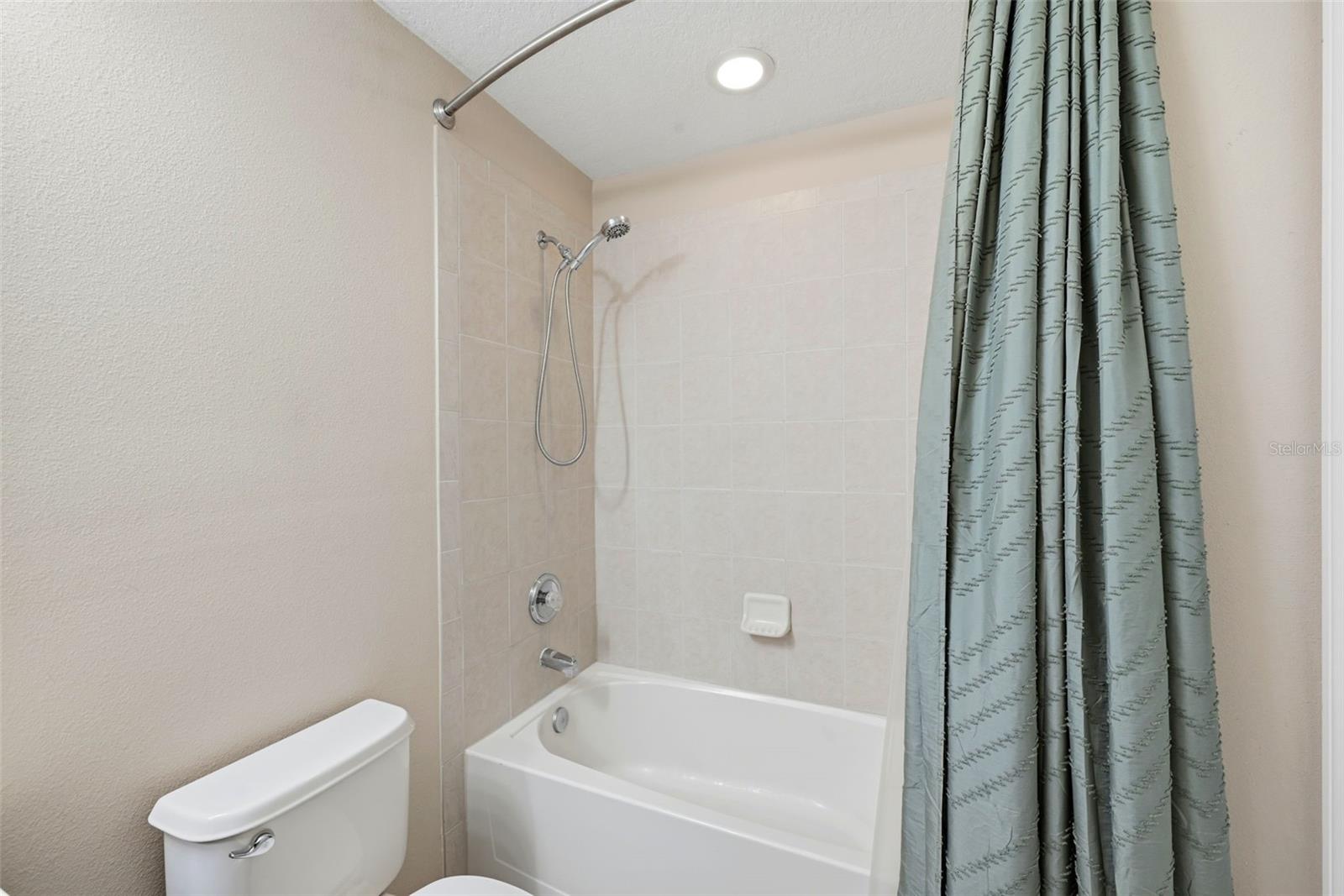 Image 24 of 46 For 970 Davenwood Court