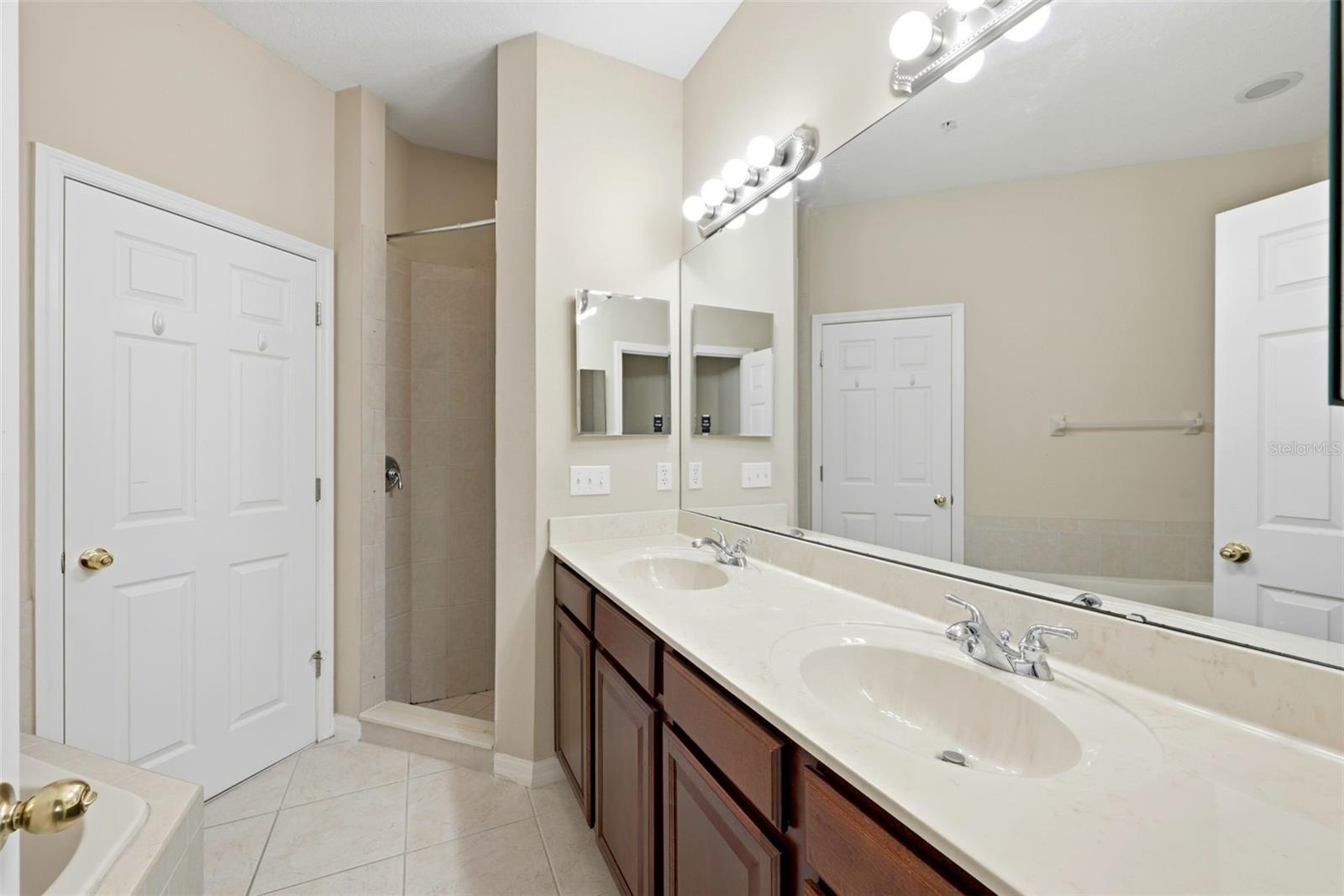 Image 26 of 46 For 970 Davenwood Court