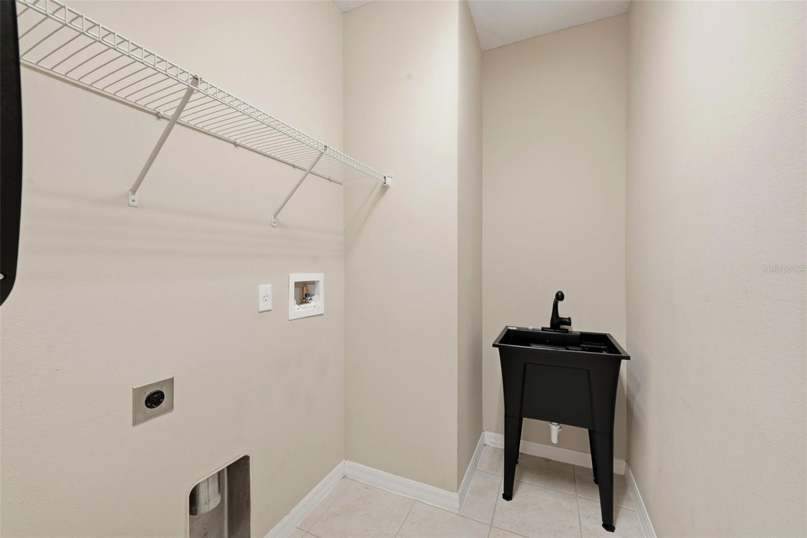 Image 29 of 46 For 970 Davenwood Court