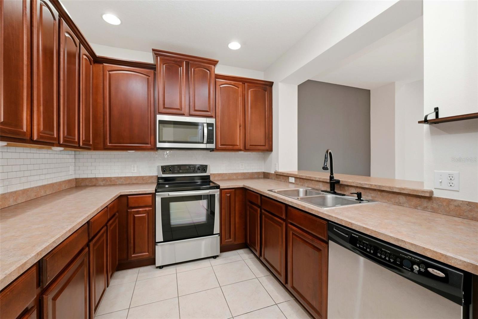 Image 9 of 46 For 970 Davenwood Court