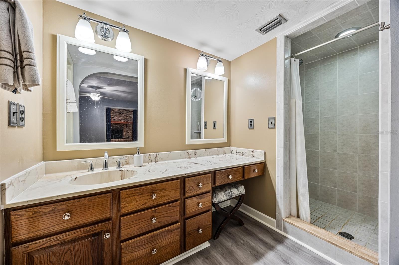 Image 14 of 38 For 4605 Lee Street