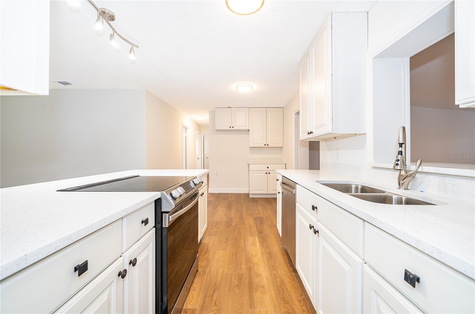 Image 10 of 26 For 356 Fanfair Avenue