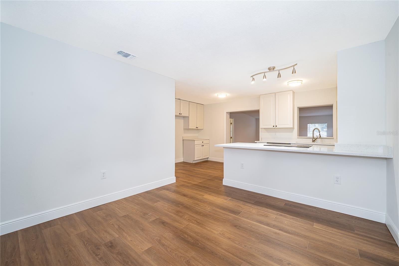 Image 4 of 26 For 356 Fanfair Avenue