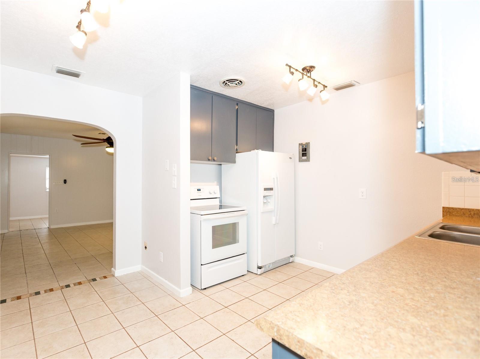 Image 10 of 19 For 224 Lawsona Boulevard