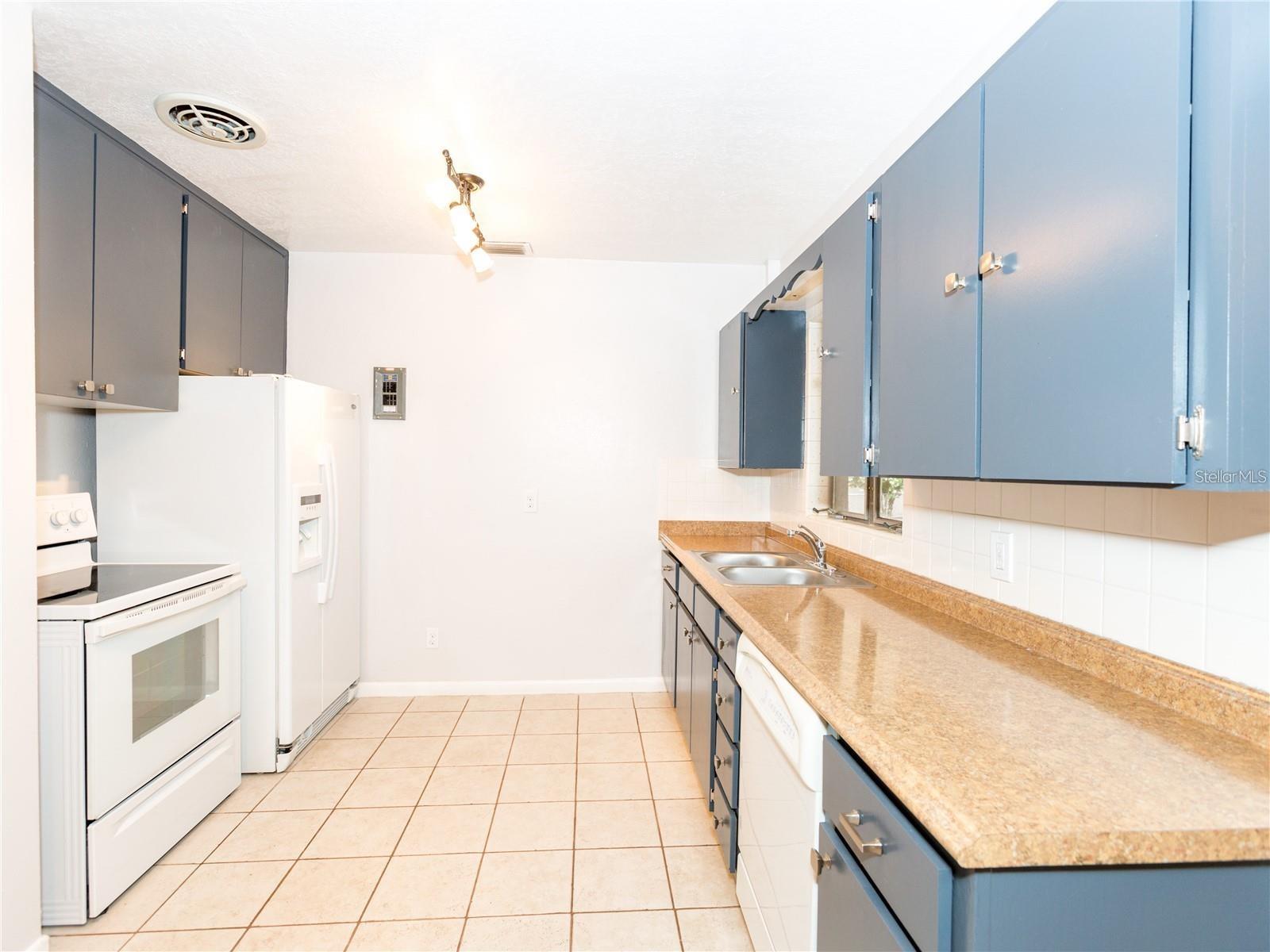 Image 8 of 19 For 224 Lawsona Boulevard