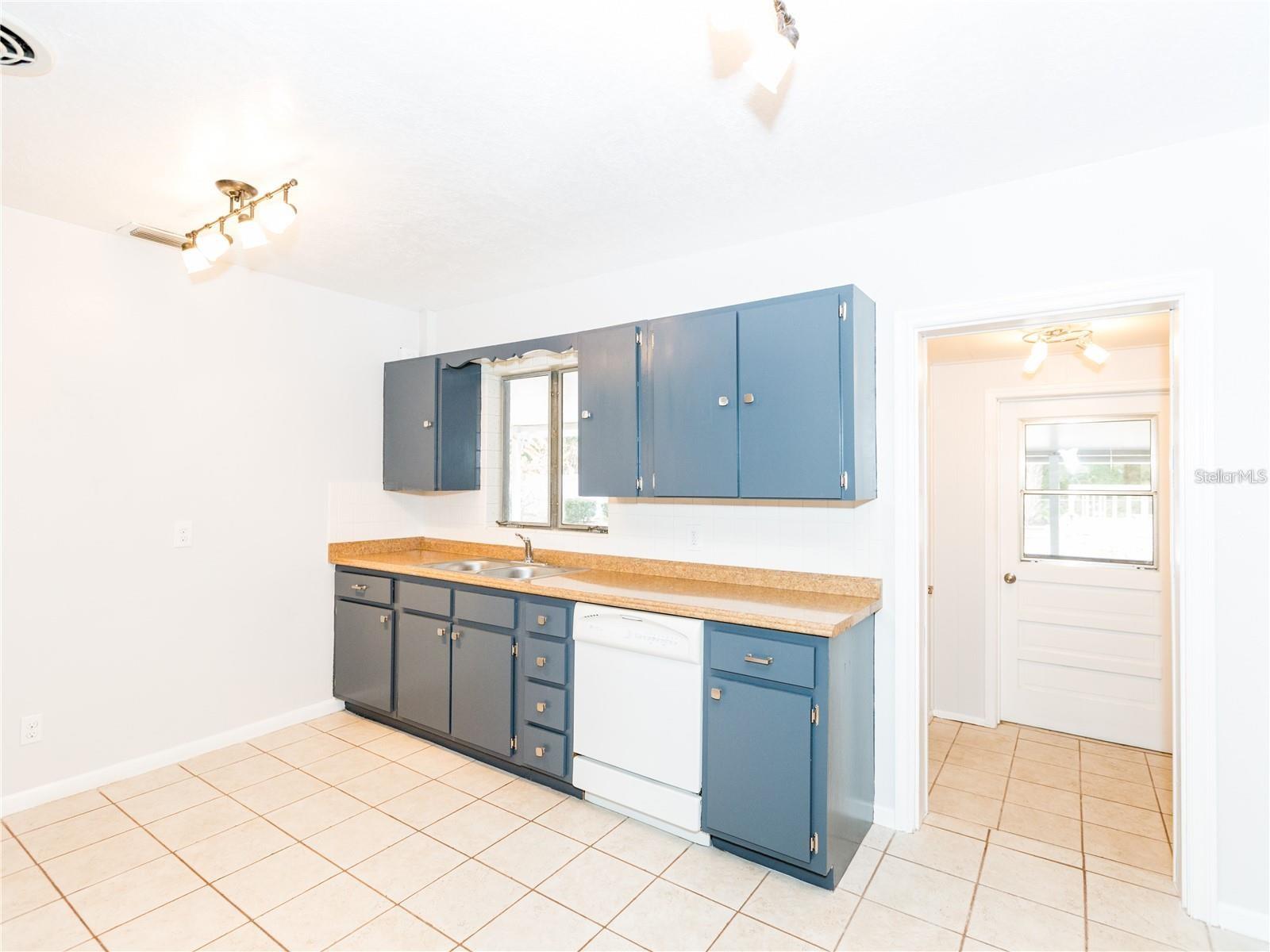 Image 9 of 19 For 224 Lawsona Boulevard