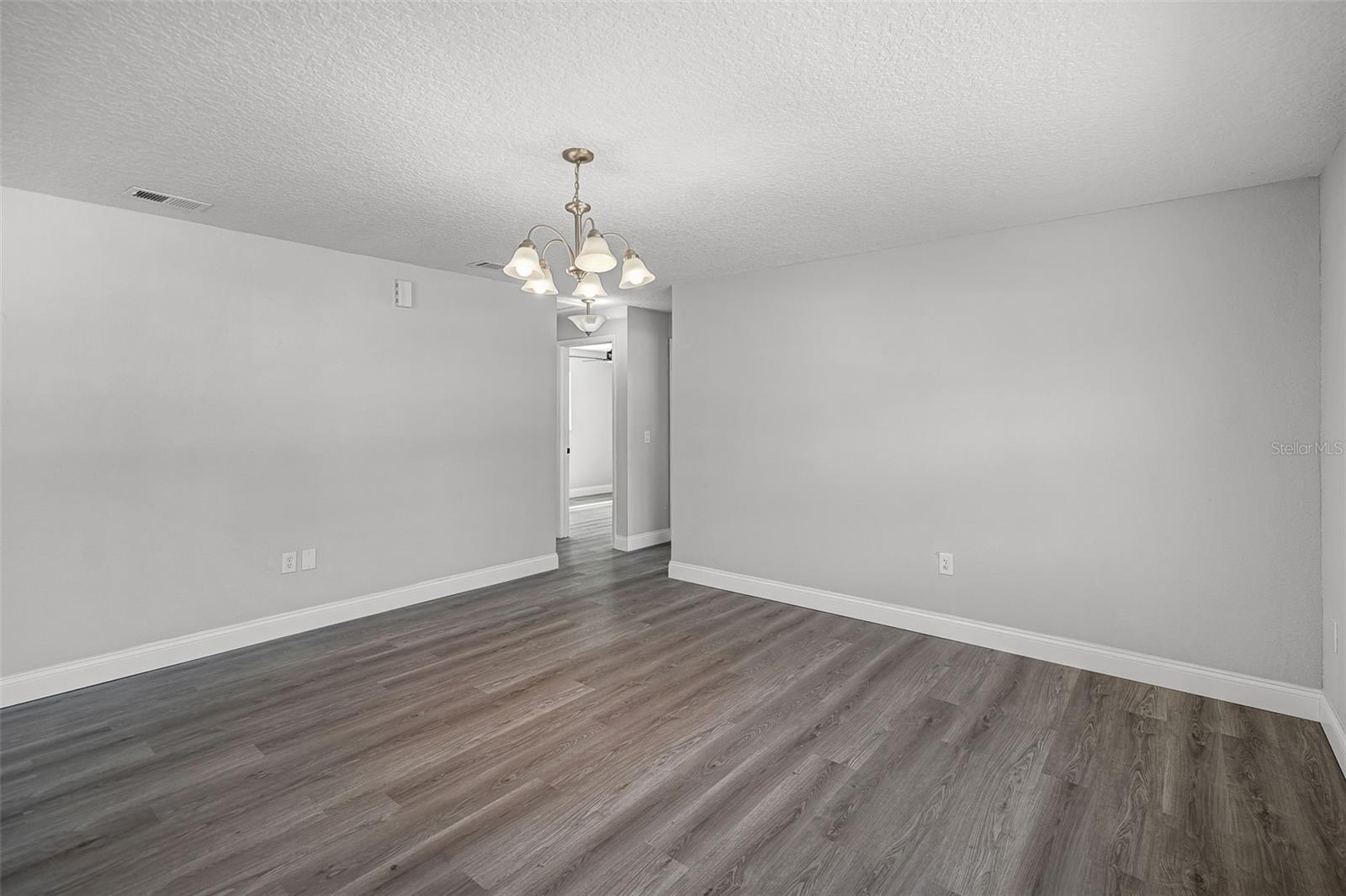 Image 4 of 38 For 2105 9th Street Ne