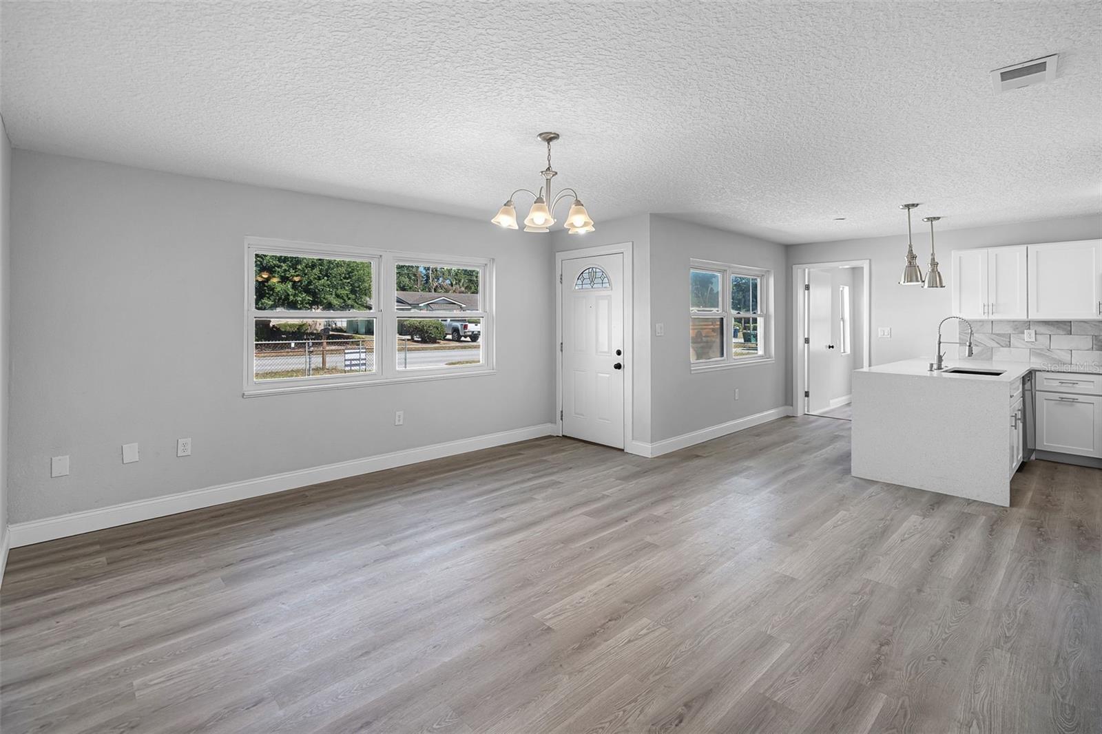 Image 7 of 38 For 2105 9th Street Ne