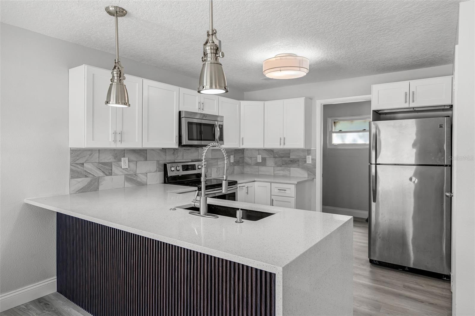 Image 8 of 38 For 2105 9th Street Ne