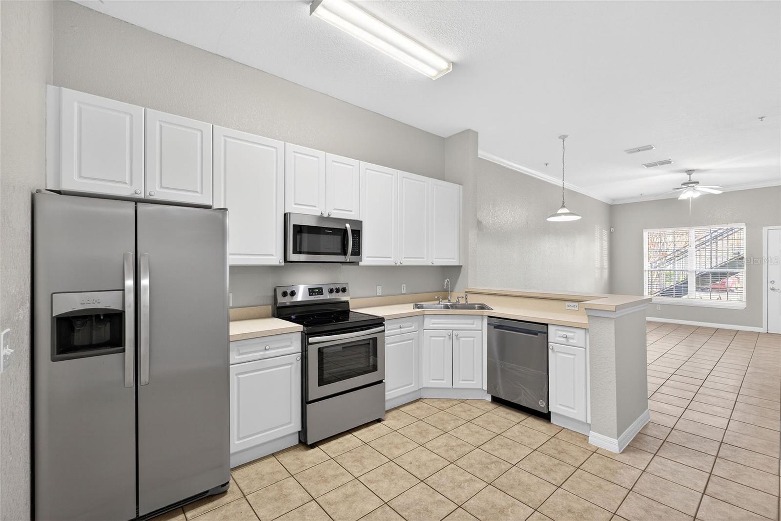 Image 3 of 20 For 141 Reserve Circle 109