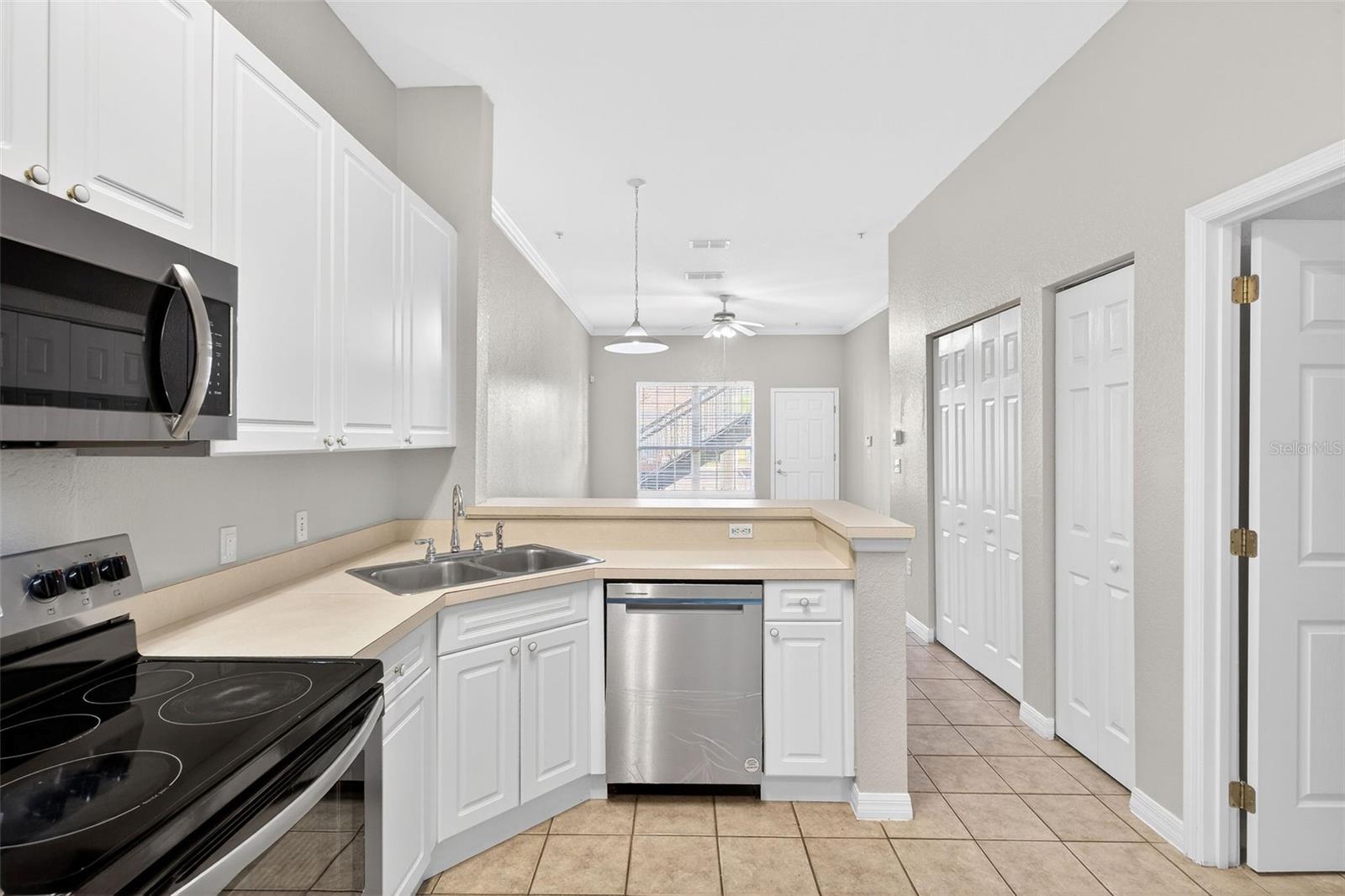 Image 5 of 20 For 141 Reserve Circle 109