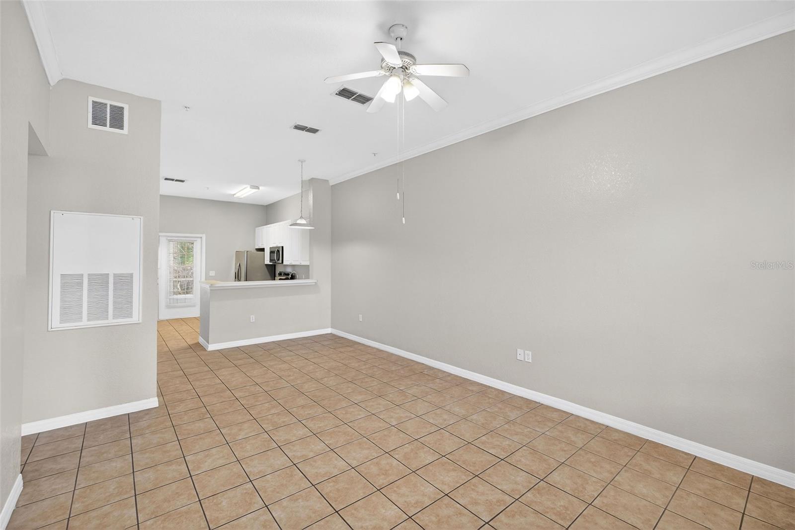 Image 7 of 20 For 141 Reserve Circle 109