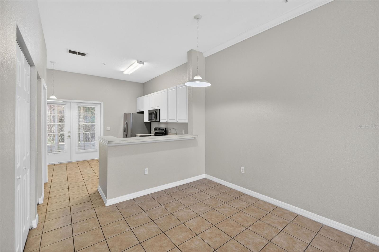 Image 9 of 20 For 141 Reserve Circle 109