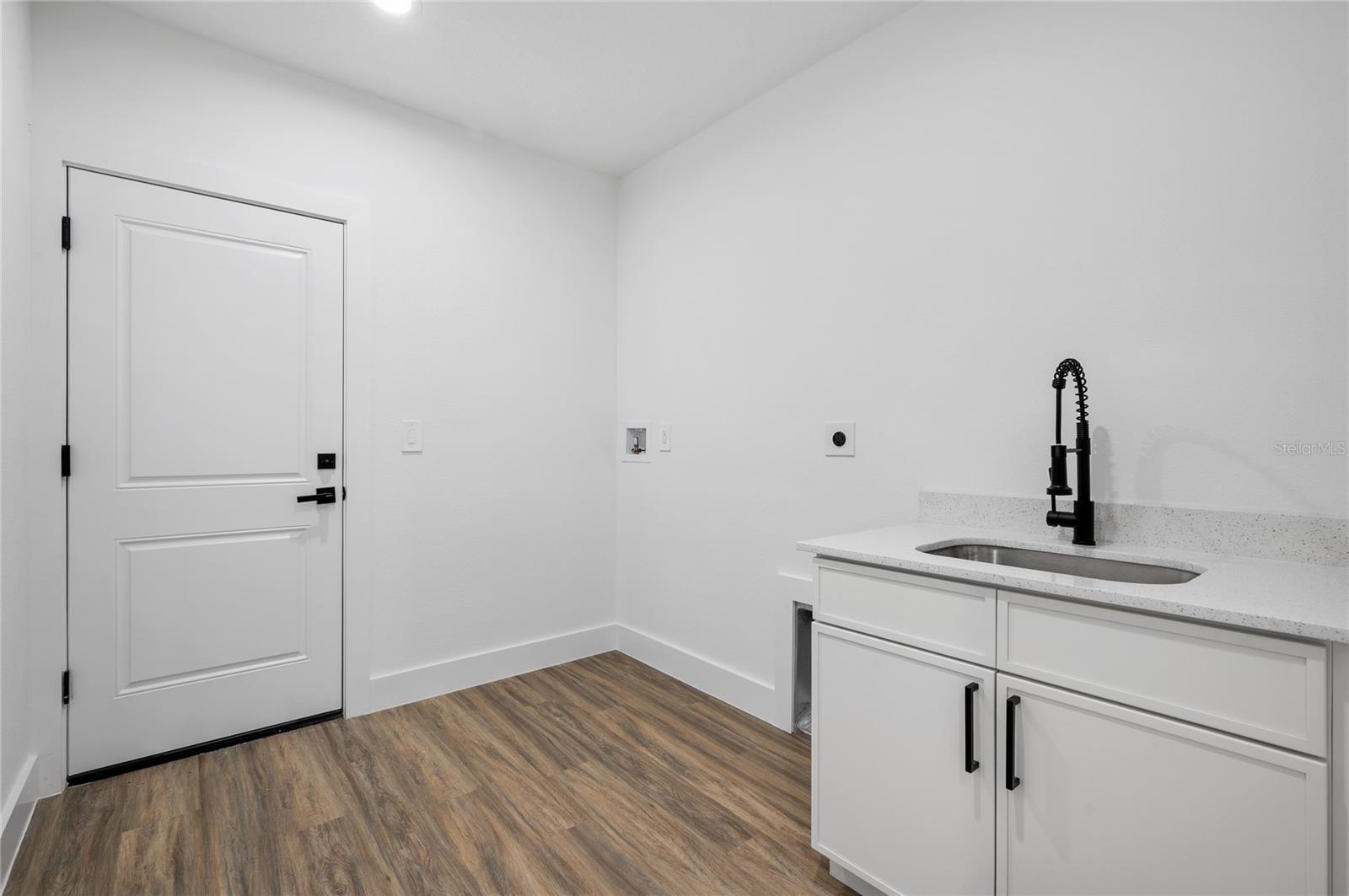 Image 36 of 47 For 1891 Van Allen Circle