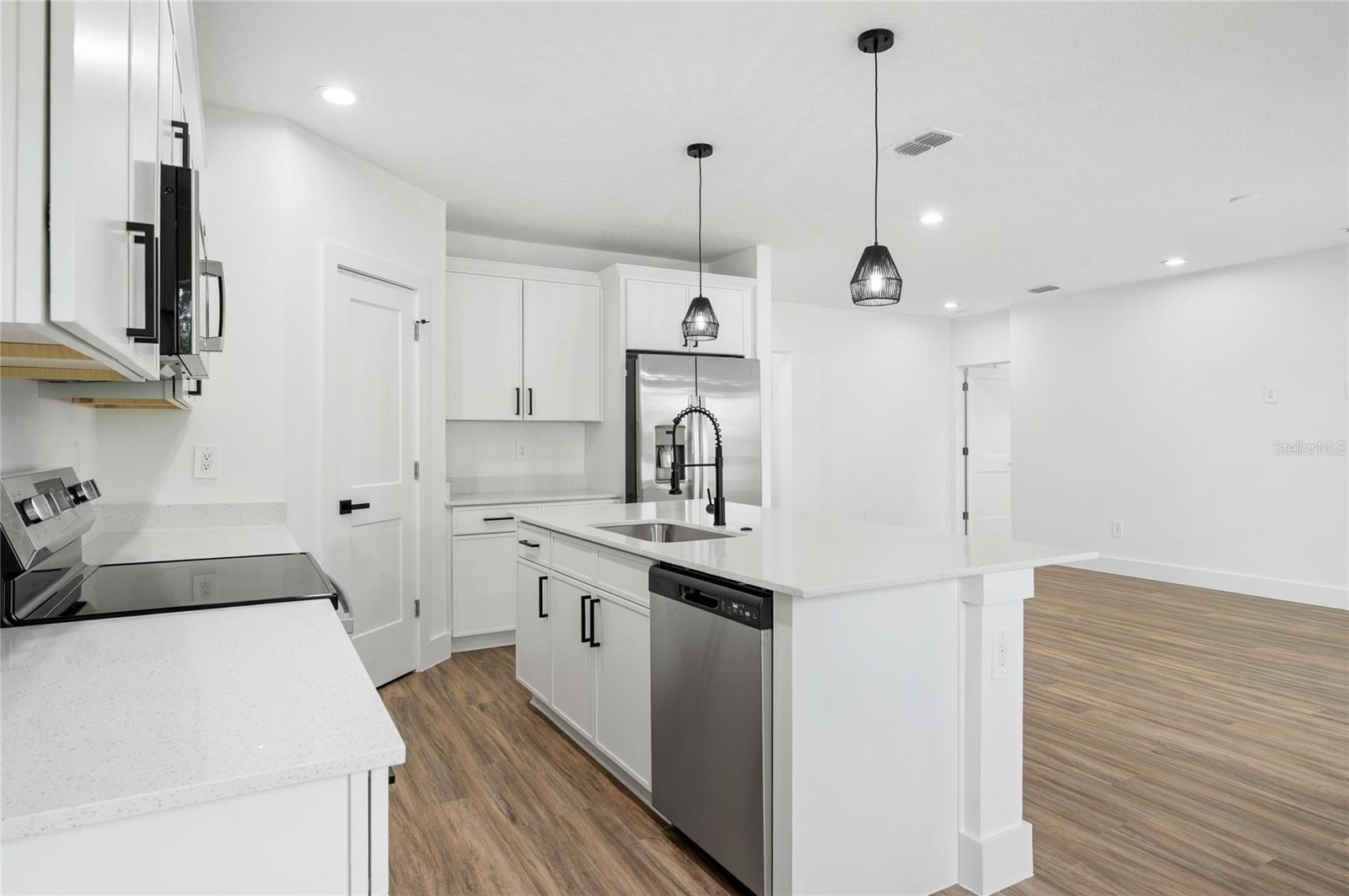 Image 6 of 47 For 1891 Van Allen Circle