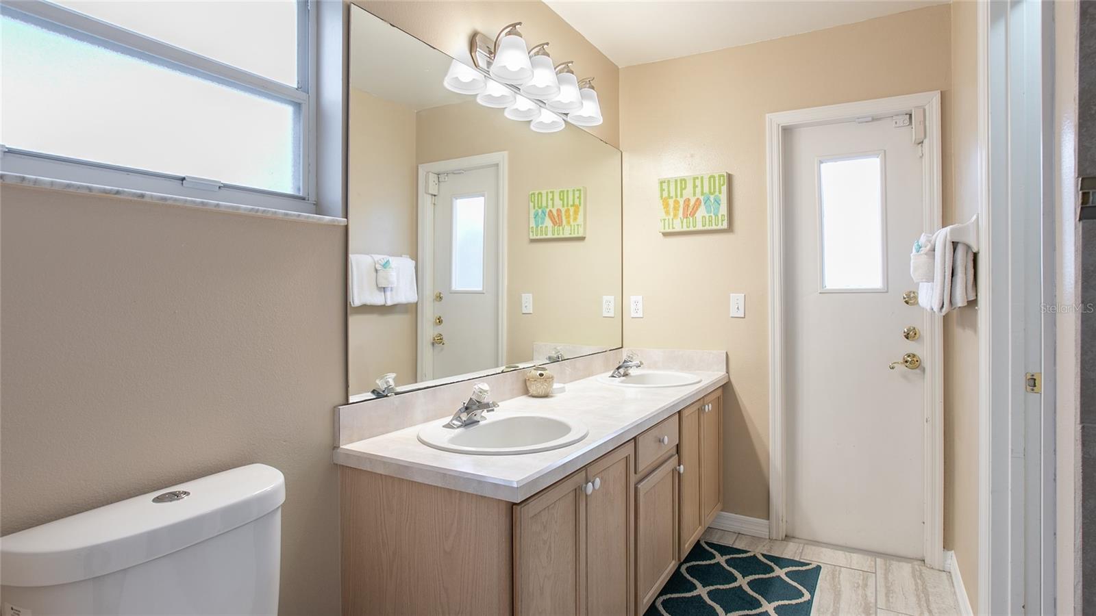 Image 17 of 25 For 7802 Laurel Oak Lane