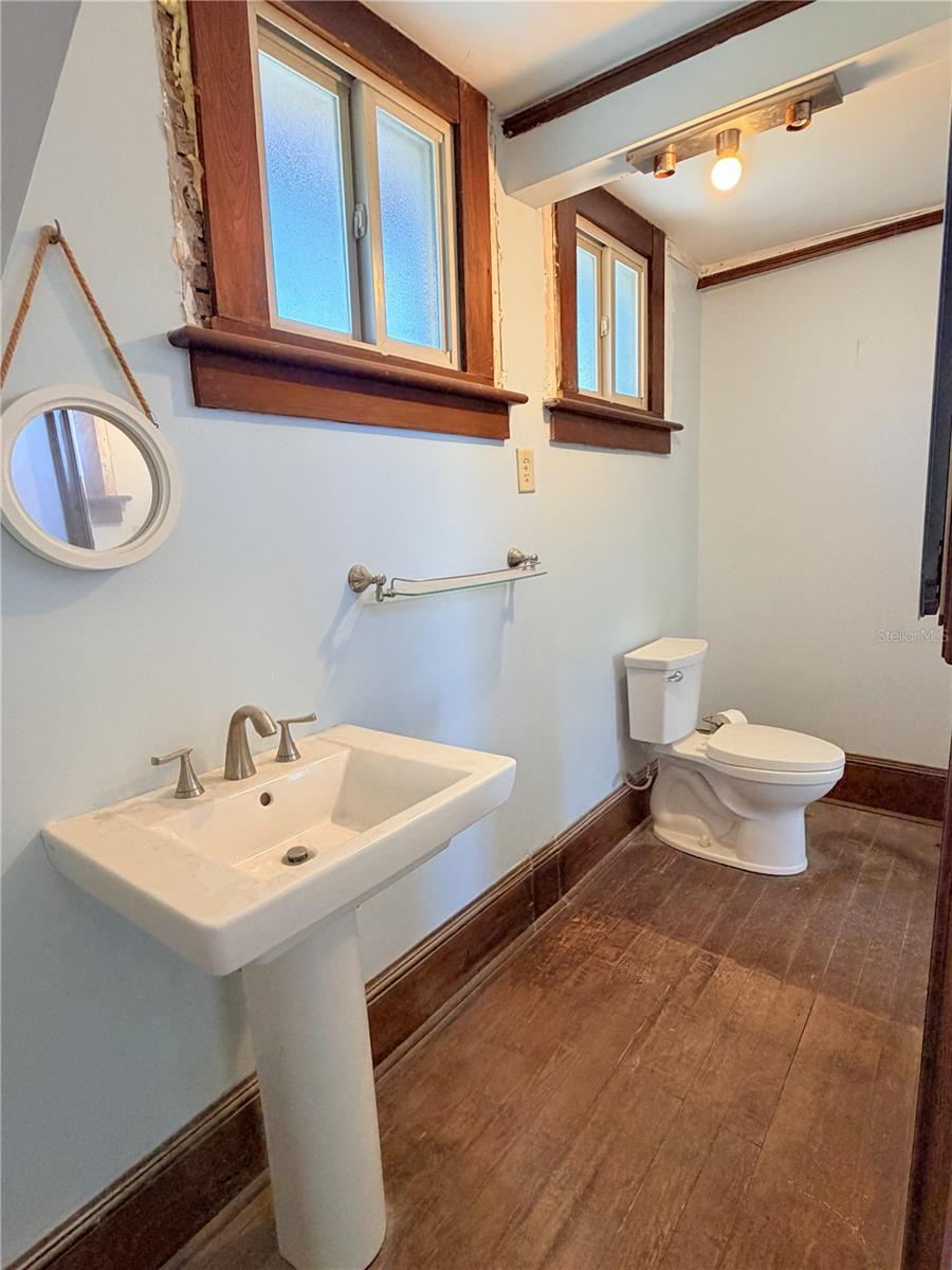 Image 11 of 17 For 43 Hollywood Avenue