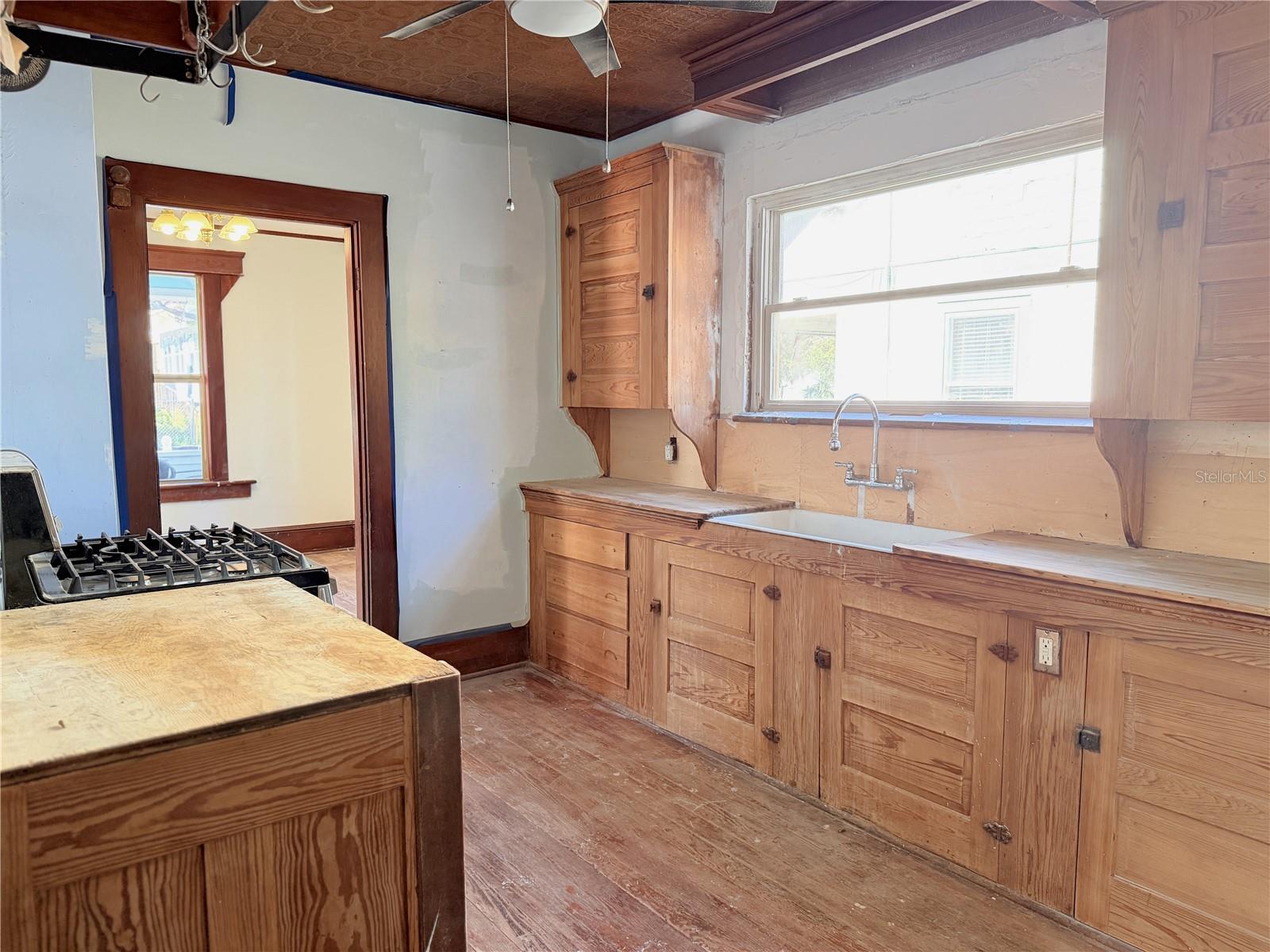 Image 6 of 17 For 43 Hollywood Avenue