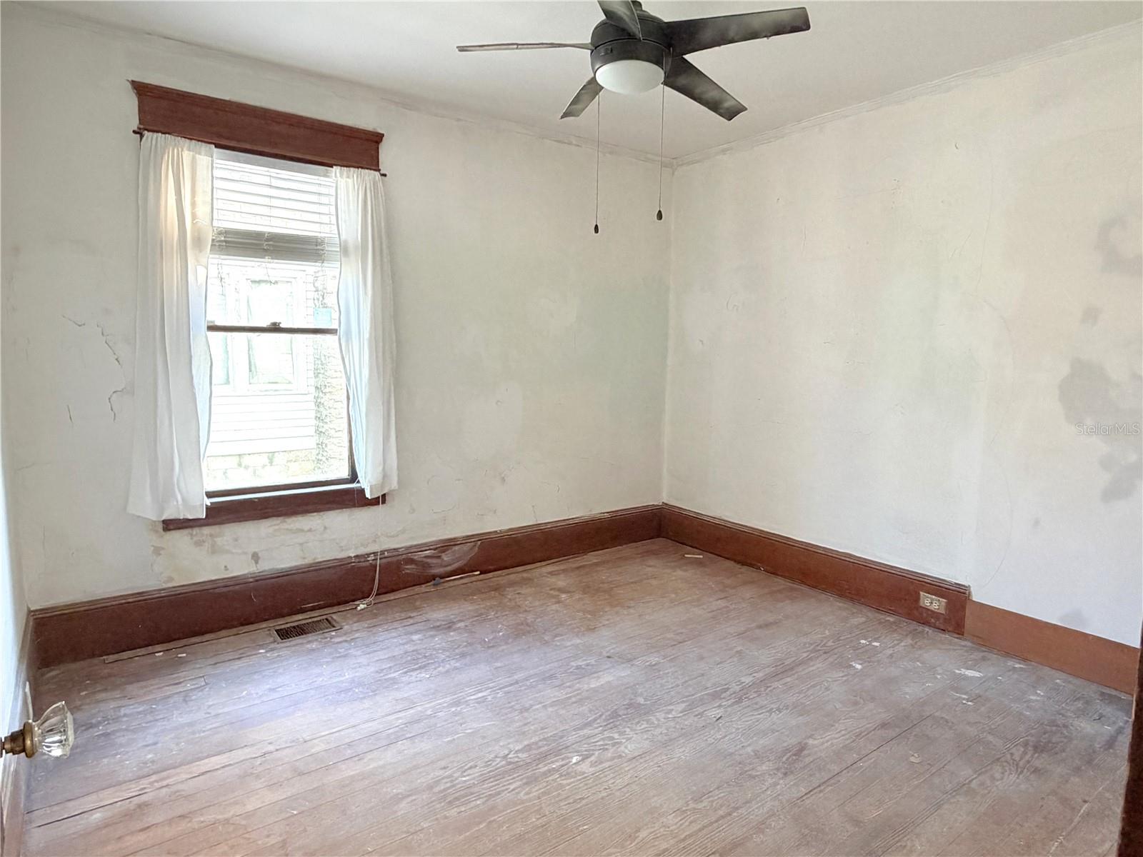 Image 8 of 17 For 43 Hollywood Avenue