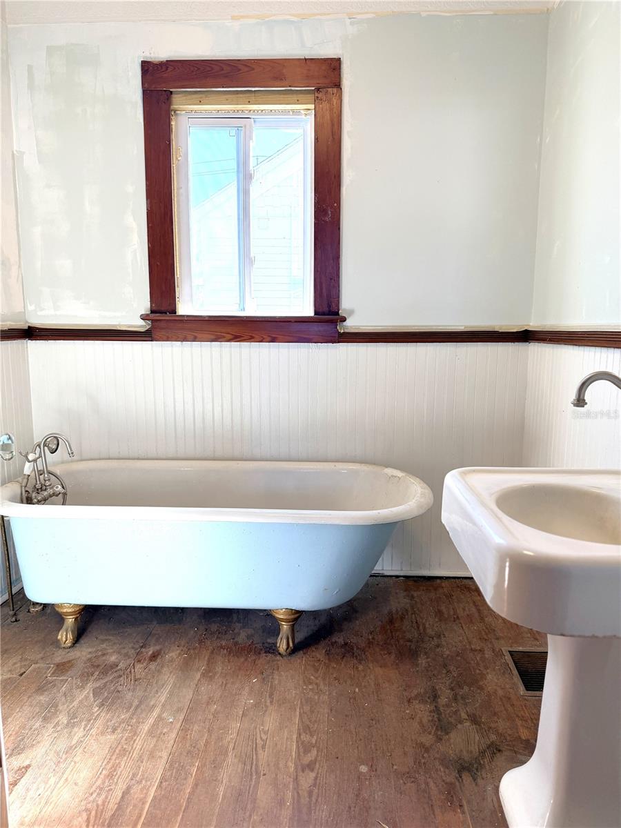 Image 9 of 17 For 43 Hollywood Avenue