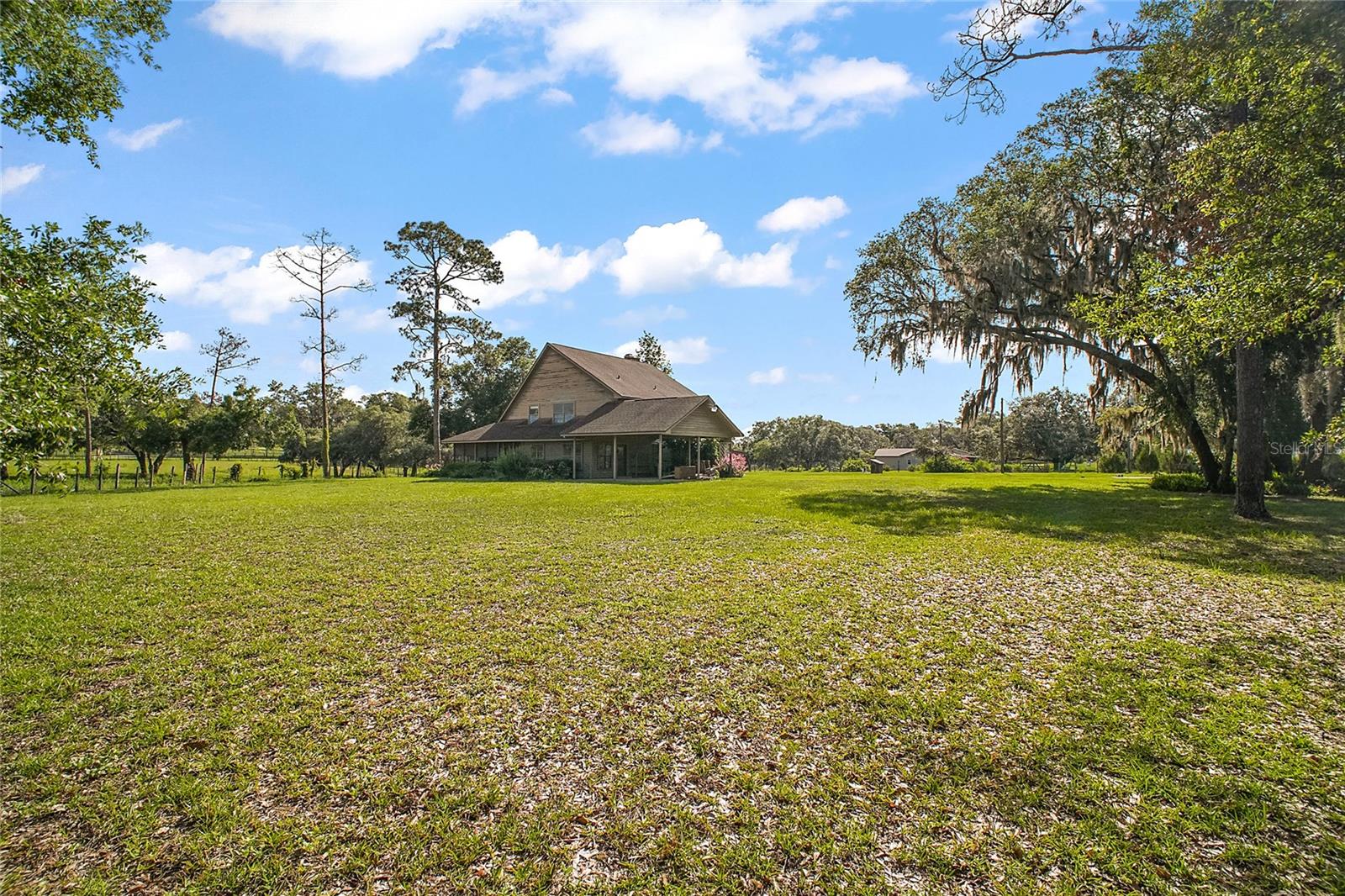 Image 17 of 41 For 17952 Lookout Hill Road