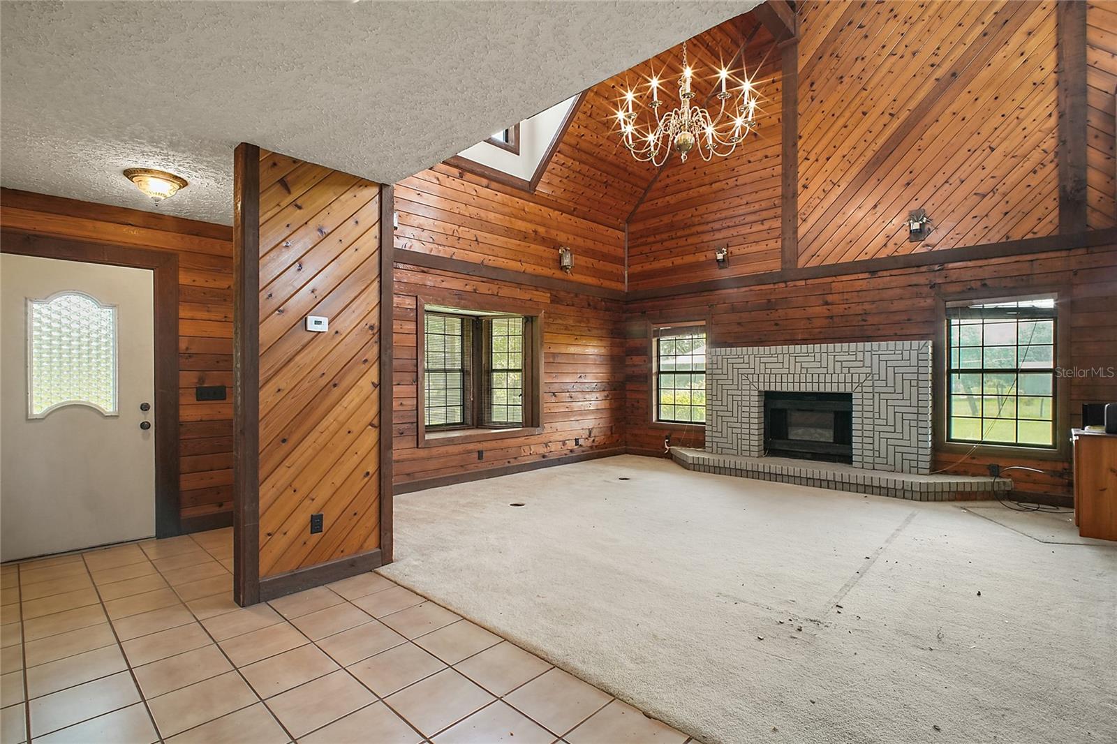 Image 18 of 41 For 17952 Lookout Hill Road