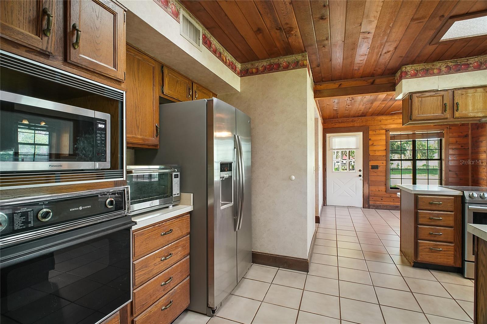 Image 23 of 41 For 17952 Lookout Hill Road