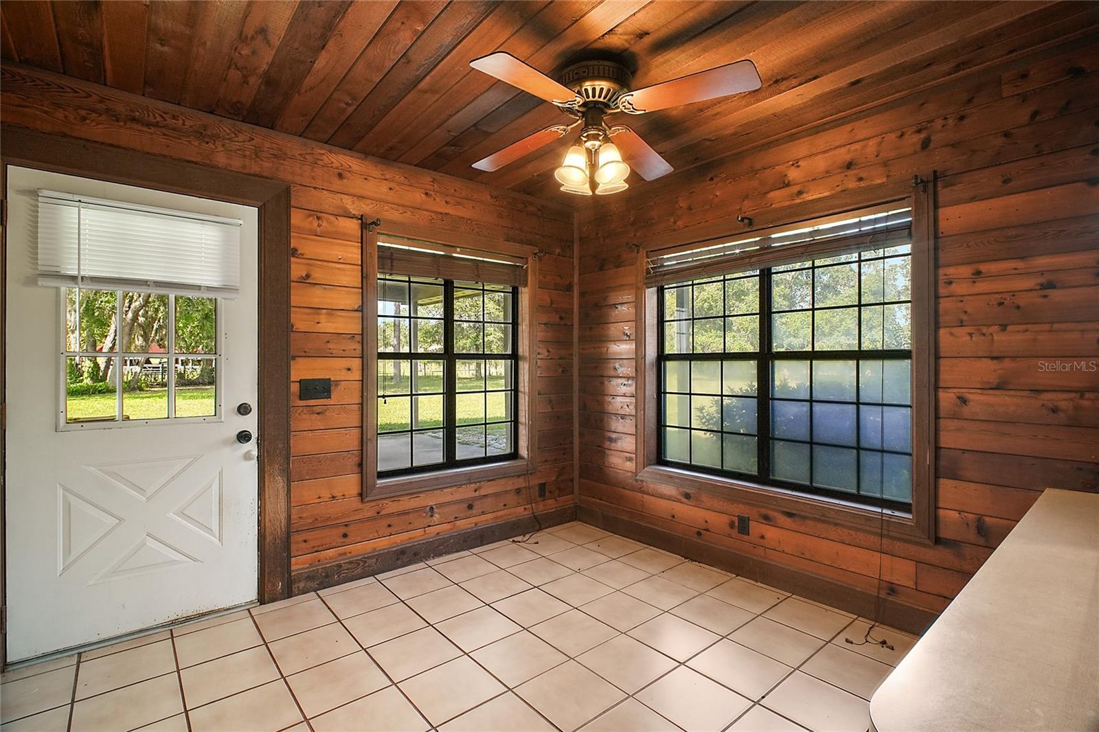 Image 27 of 41 For 17952 Lookout Hill Road