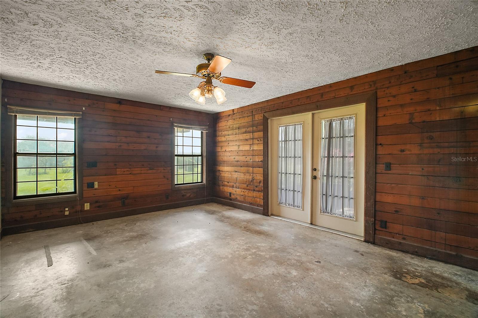 Image 28 of 41 For 17952 Lookout Hill Road