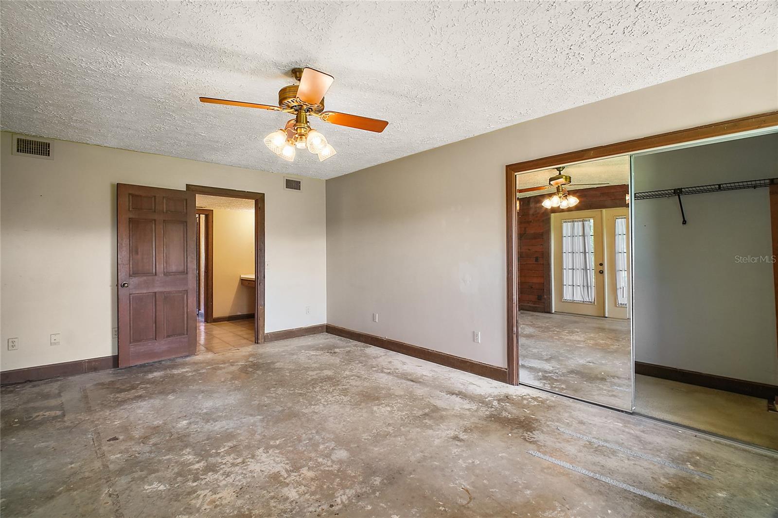 Image 29 of 41 For 17952 Lookout Hill Road