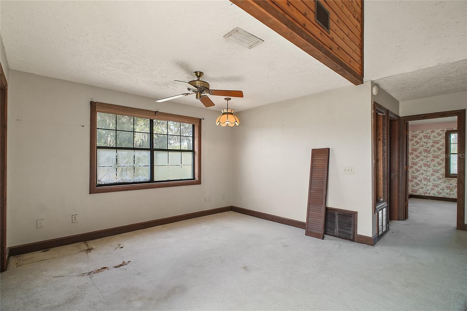 Image 35 of 41 For 17952 Lookout Hill Road