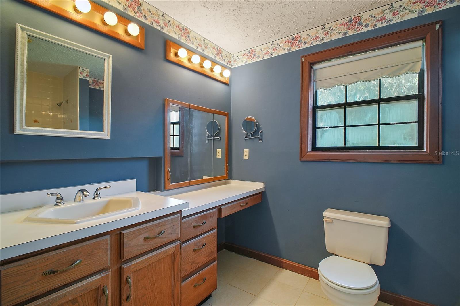 Image 37 of 41 For 17952 Lookout Hill Road